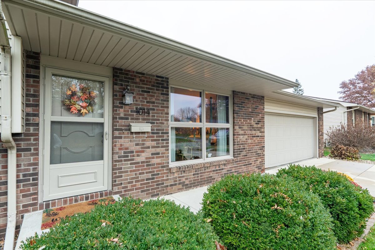 1014 North Fell Avenue Normal, IL 61761 - Photo 4 of 31 a front view of a house with a garden