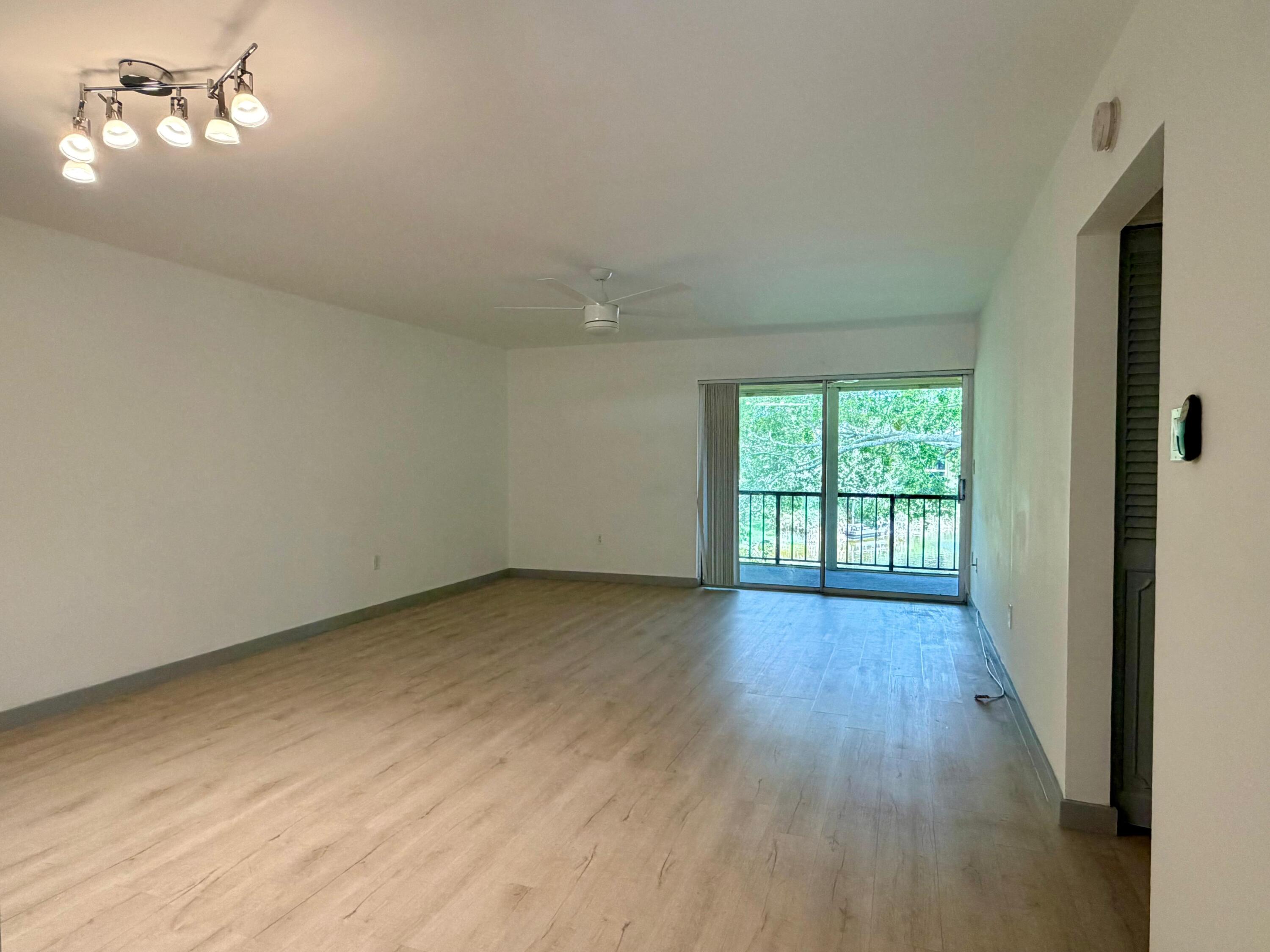 848 Southwest 9th St Circle, Unit 203 Boca Raton, FL 33486 - Photo 5 of 18 Dining/Living