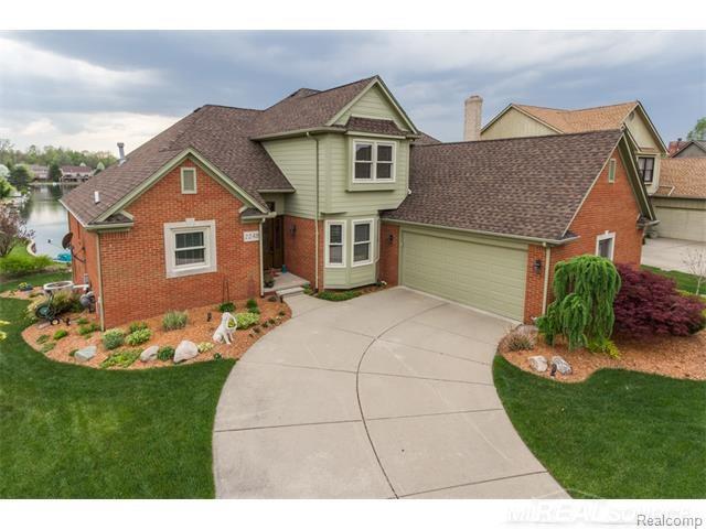 2248 South Shore Court Rochester Hills, MI 48307 - Photo 3 of 54