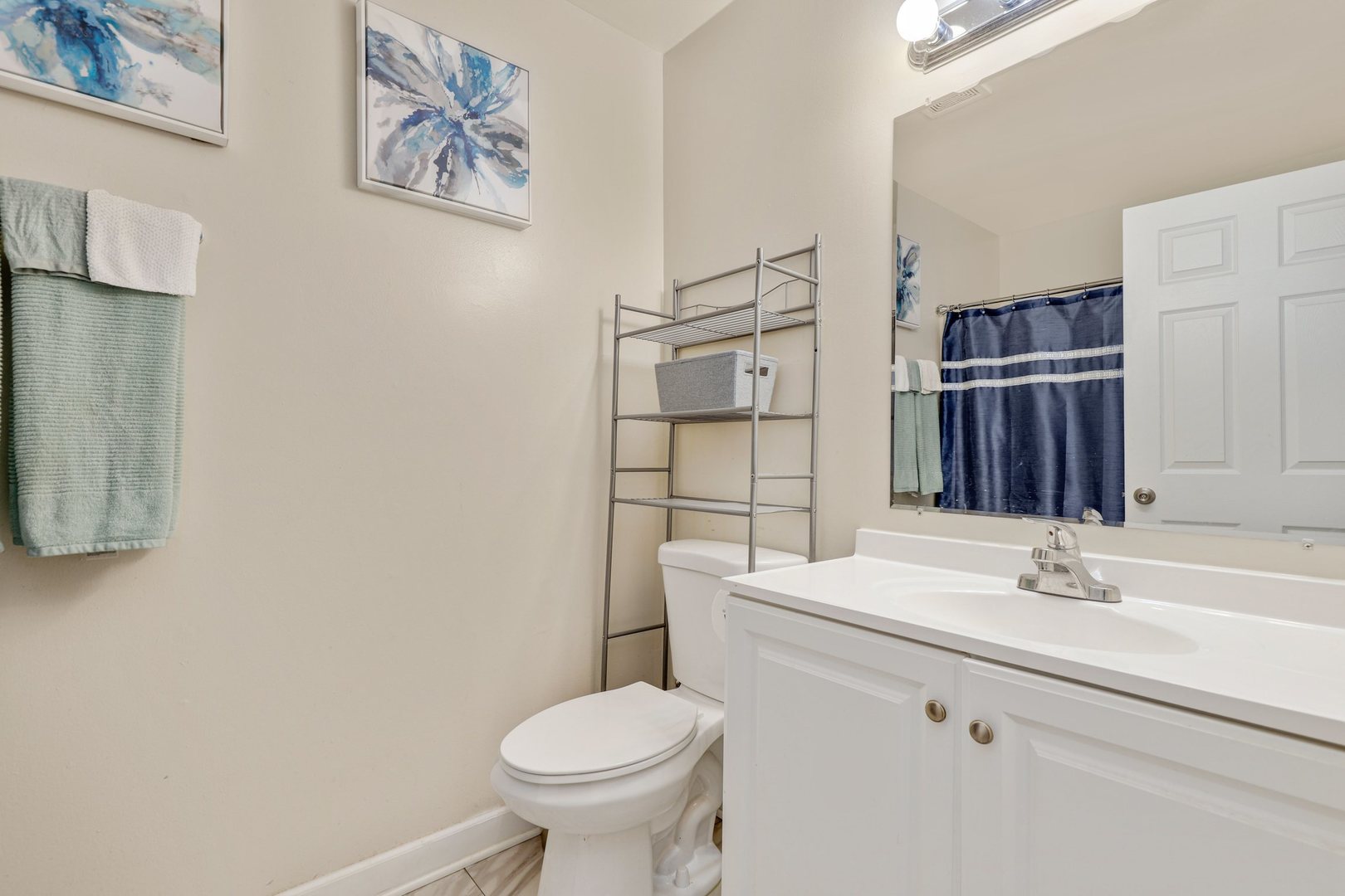223 Pheasant Road Matteson, IL 60443 - Photo 12 of 19 a bathroom with a sink toilet and shower