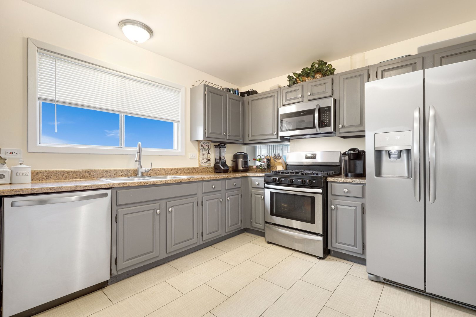 223 Pheasant Road Matteson, IL 60443 - Photo 7 of 19 a kitchen with cabinets stainless steel appliances and a sink