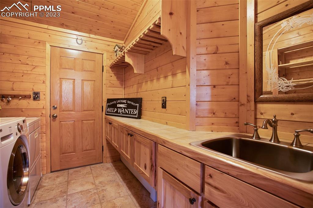 265 Broken Wheel Drive Divide, CO 80814 - Photo 16 of 50