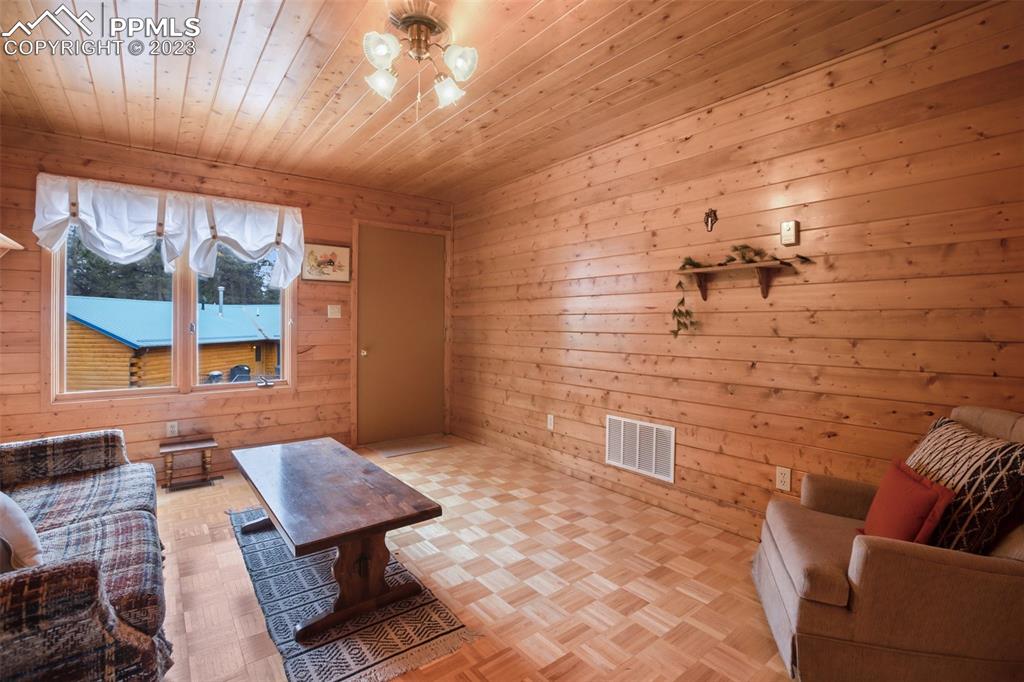 265 Broken Wheel Drive Divide, CO 80814 - Photo 33 of 50 Apartment