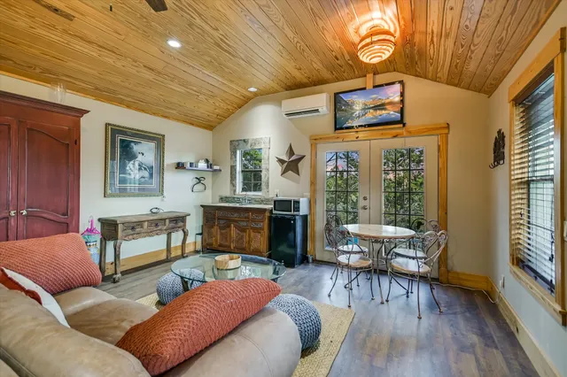 $1,122,500 | 1984 Divide Pass, Blanco, TX 78606