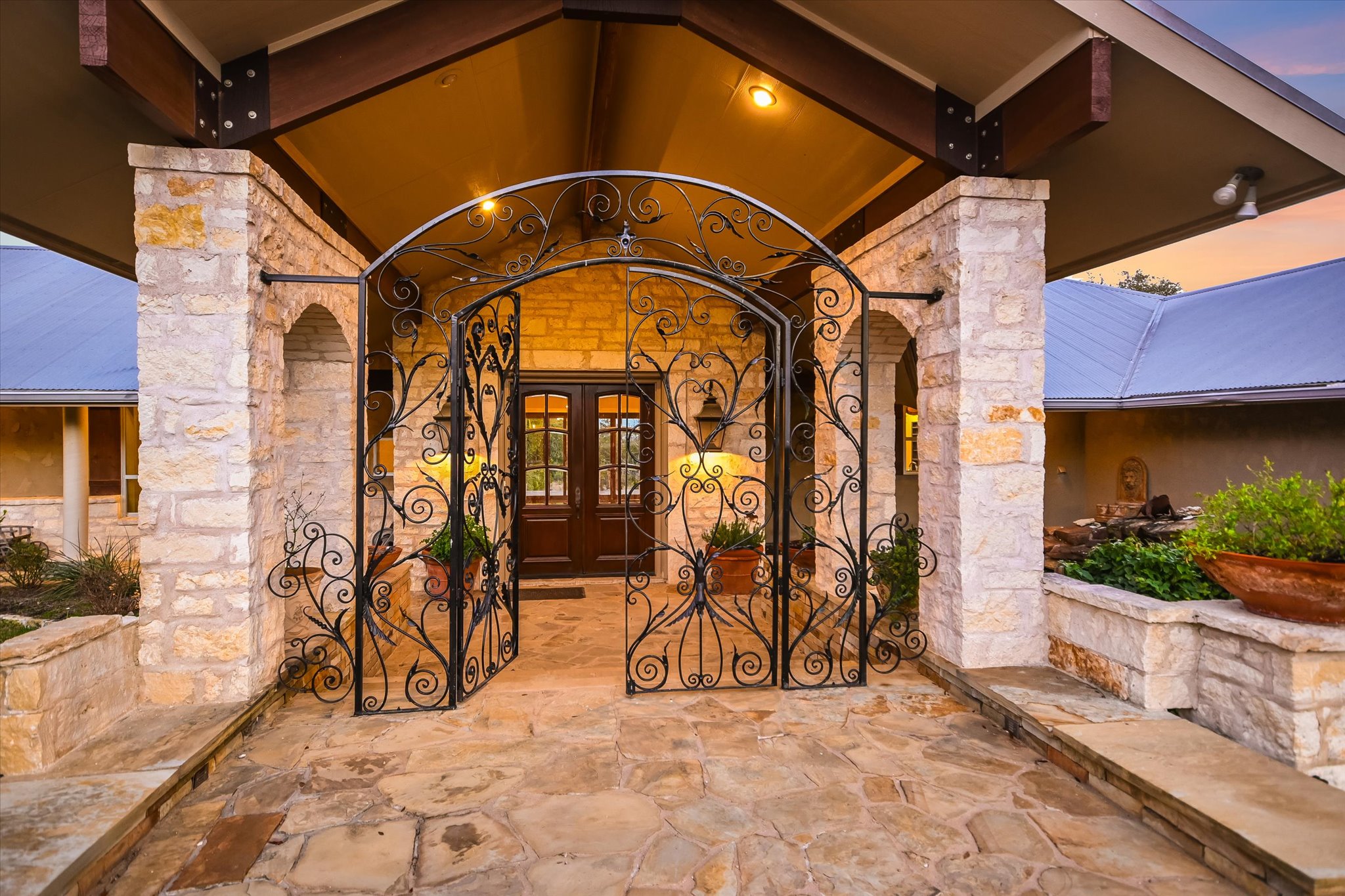 1984 Divide Pass Blanco, TX 78606 - Photo 4 of 31 a view of an chairs