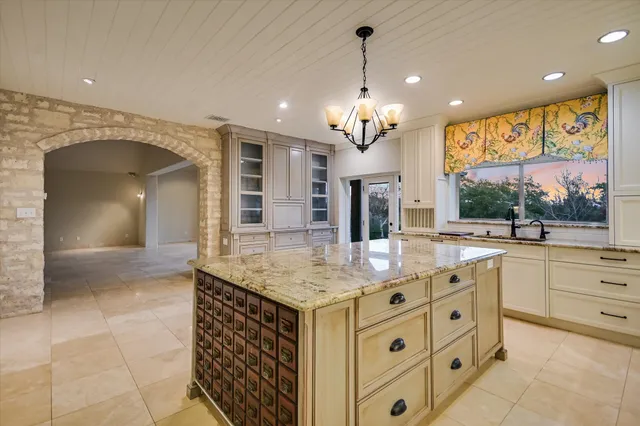 $1,122,500 | 1984 Divide Pass, Blanco, TX 78606