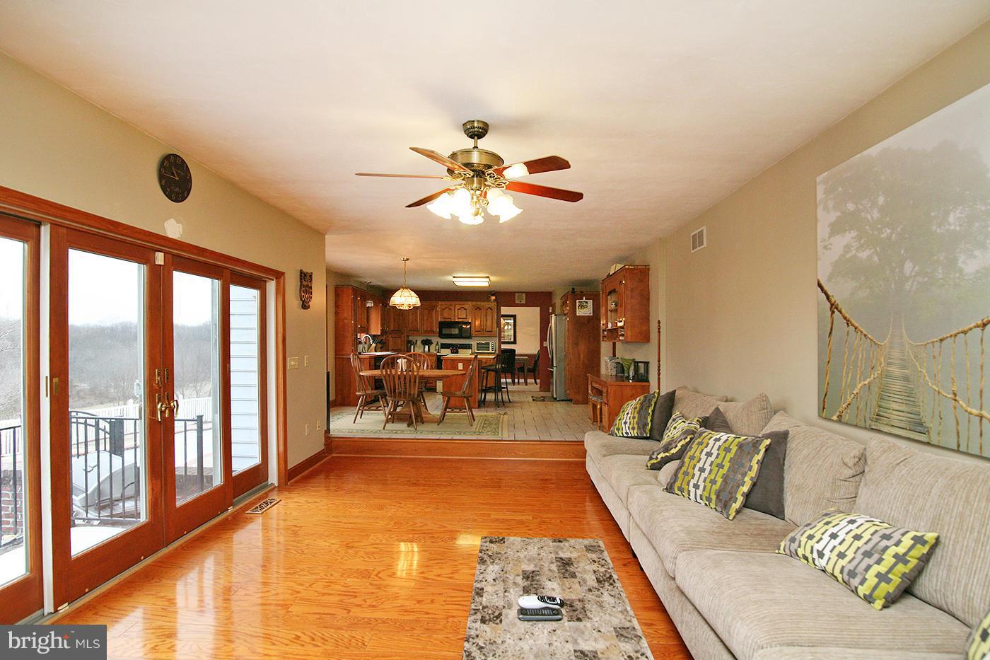 2085 Boog Road Hampstead, MD 21074 - Photo 4 of 30 Family Room
