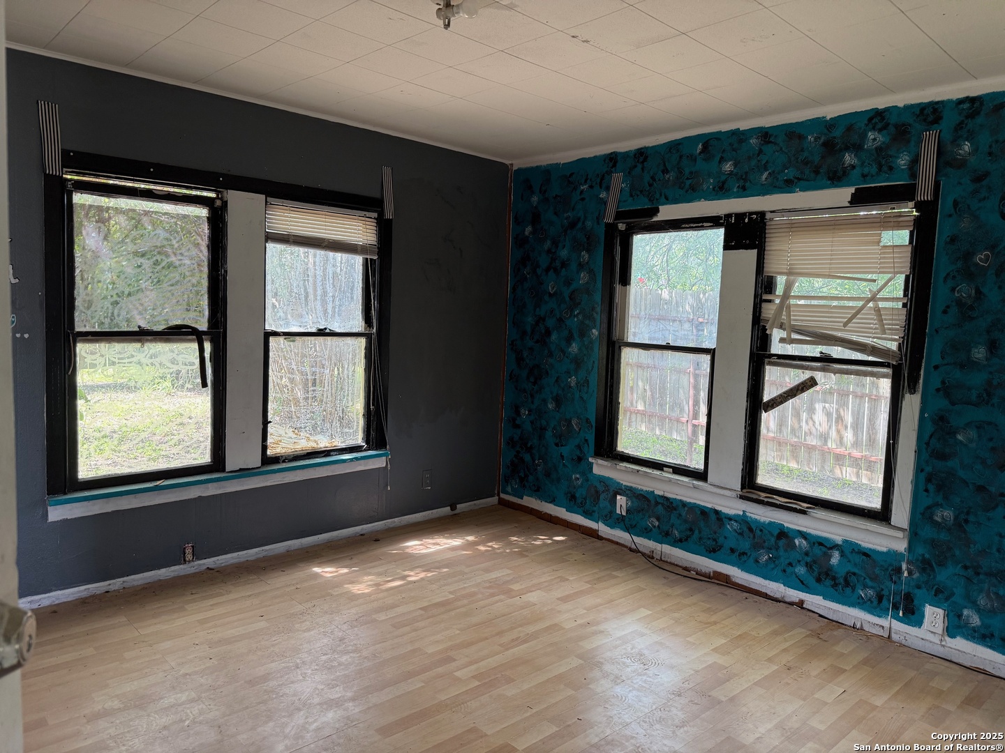 1210 King David Drive Three Rivers, TX 78071 - Photo 11 of 17 an empty room with windows