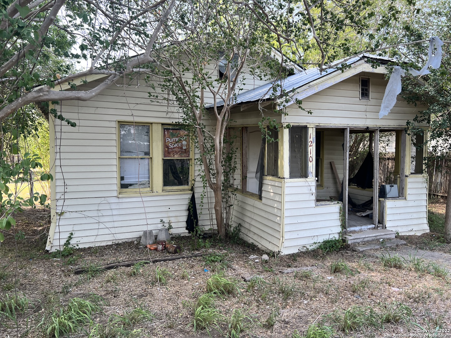 1210 King David Drive Three Rivers, TX 78071 - Photo 3 of 17 a front view of a house with a porch