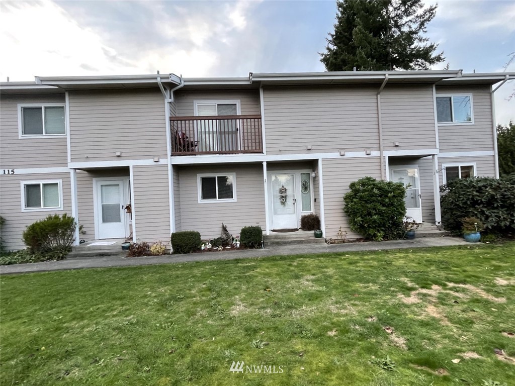 115 Union Avenue Northeast Renton, WA 98059 - Photo 1 of 20 a front view of a house with a yard