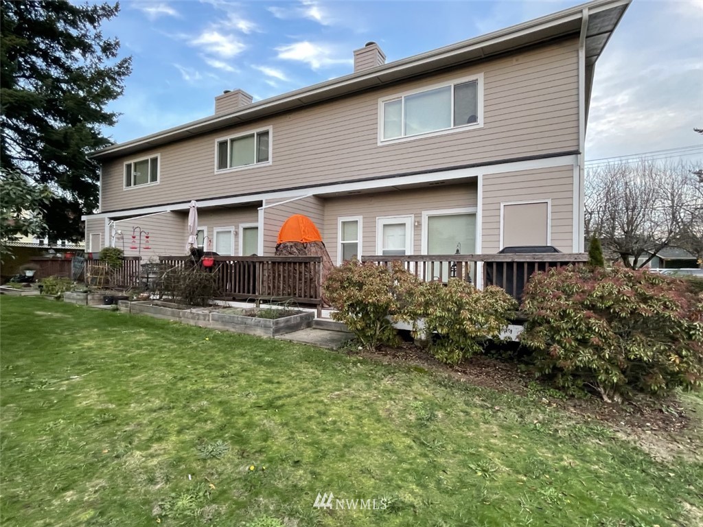 115 Union Avenue Northeast Renton, WA 98059 - Photo 2 of 20 a backyard of a house with table and chairs