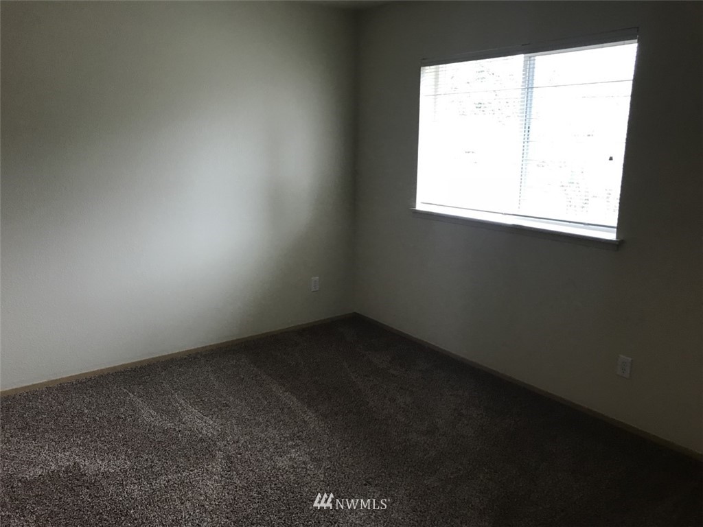115 Union Avenue Northeast Renton, WA 98059 - Photo 14 of 20 an empty room with a window