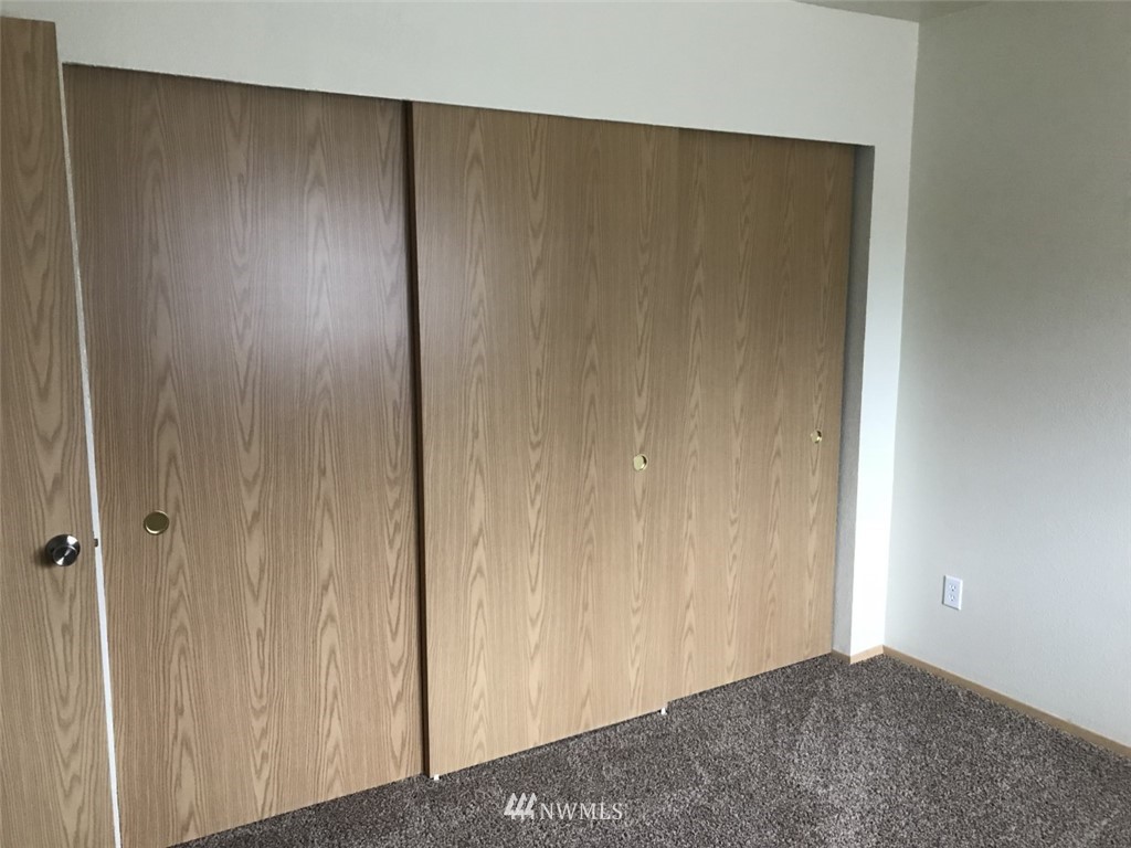 115 Union Avenue Northeast Renton, WA 98059 - Photo 15 of 20 a view of an empty room