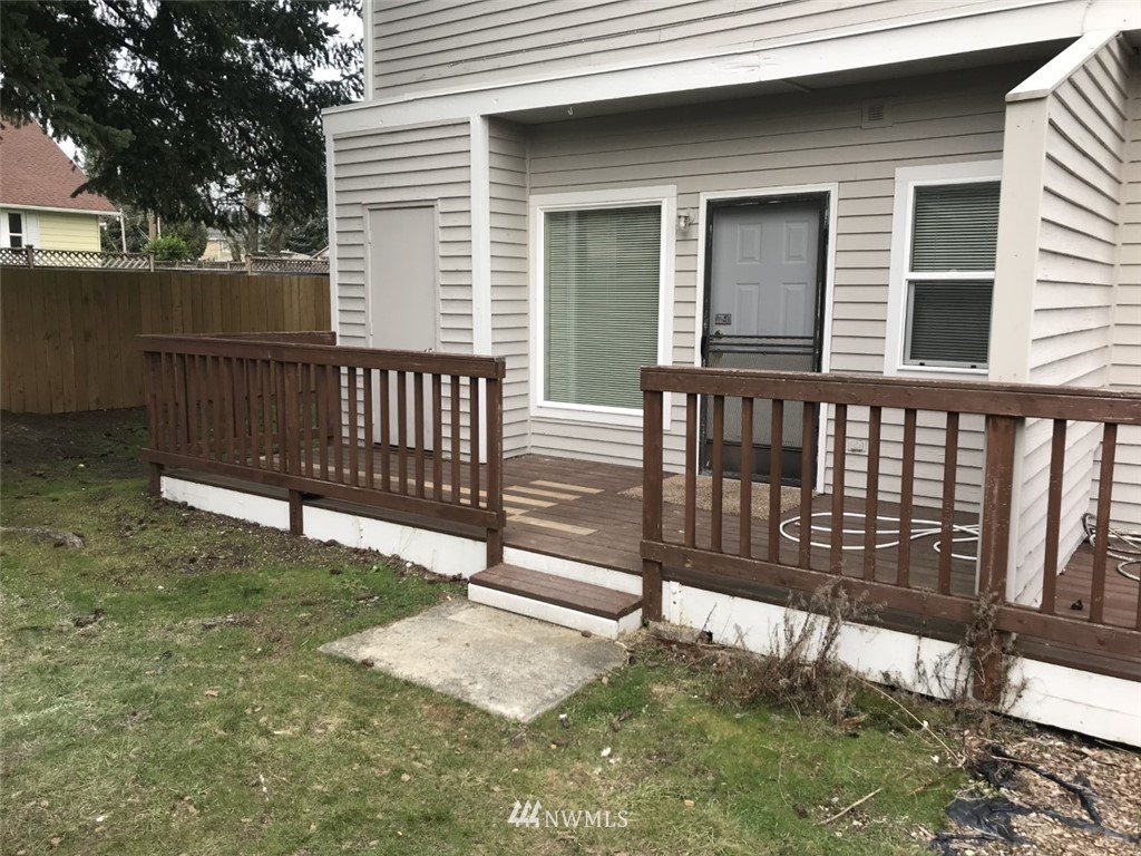 115 Union Avenue Northeast Renton, WA 98059 - Photo 4 of 20 a view of a deck with a fence