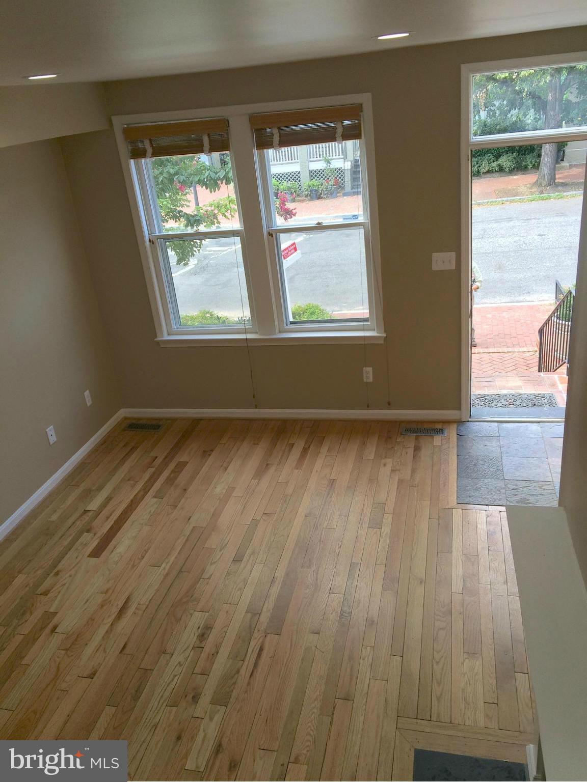 3254 Q Street Northwest Washington, DC 20007 - Photo 4 of 30 Living Room