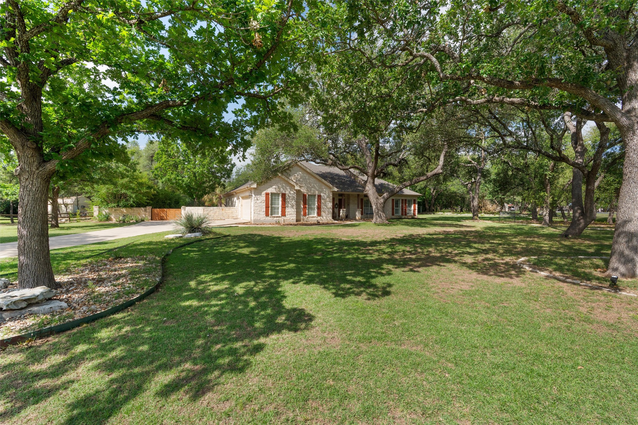 223 East Ridgewood Road Georgetown, TX 78633 - Photo 3 of 40 Beautiful 1 acre corner lot home