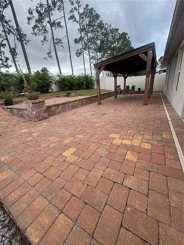 a view of a house with a backyard