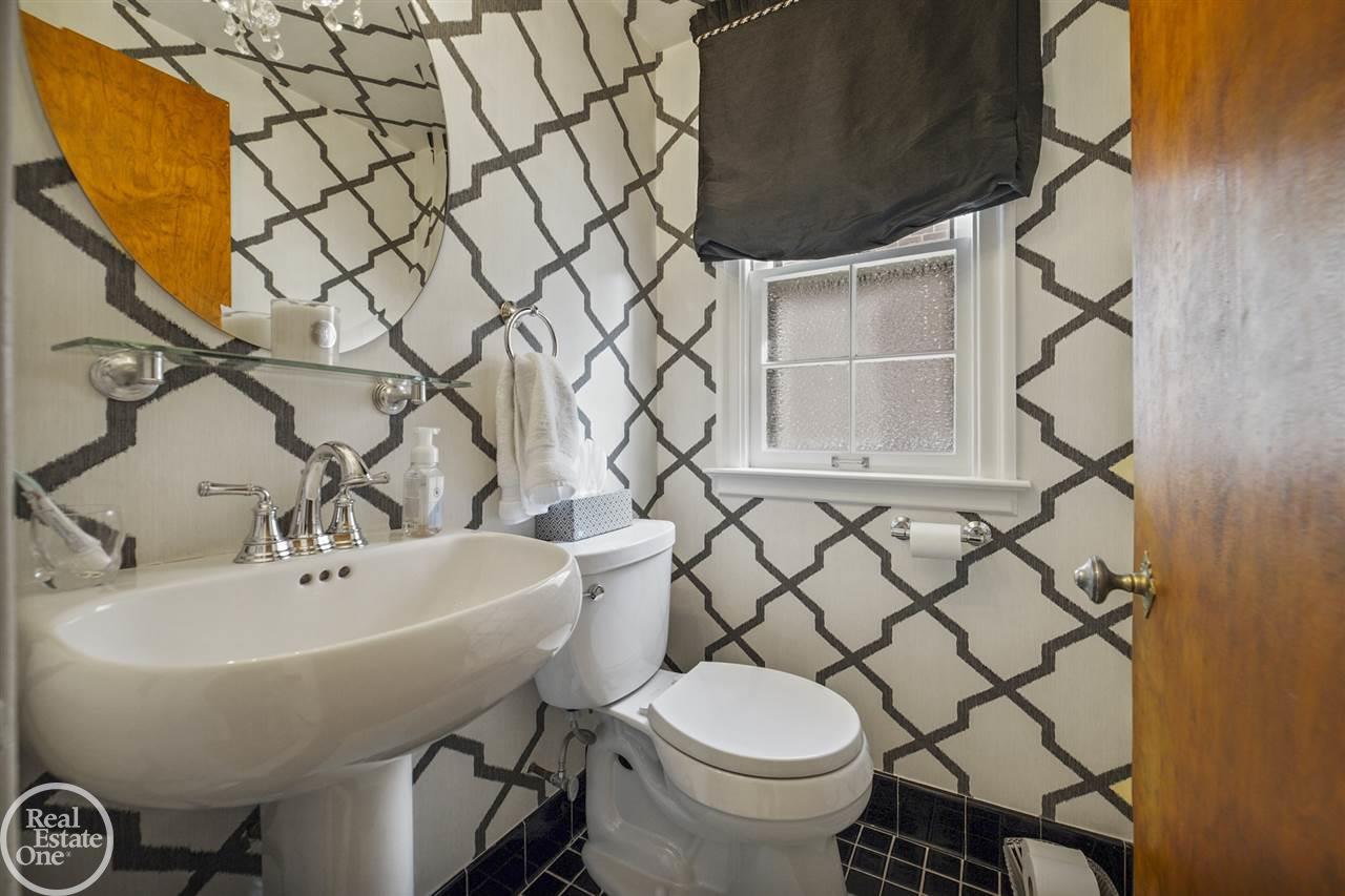 275 Moran Road Grosse Pointe Farms, MI 48236 - Photo 21 of 43
