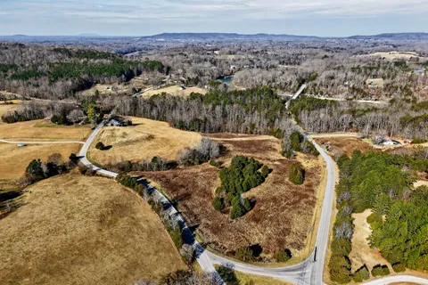 $549,900 | 305 Caney Bend Drive, Doyle, TN 38559