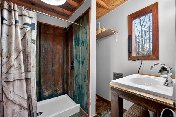 $549,900 | 305 Caney Bend Drive, Doyle, TN 38559