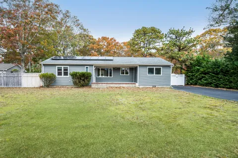 $875,000 | 21 Woodridge Road, Hampton Bays, NY 11946
