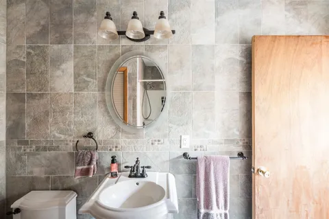 $875,000 | 21 Woodridge Road, Hampton Bays, NY 11946