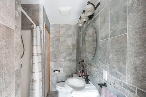 $875,000 | 21 Woodridge Road, Hampton Bays, NY 11946