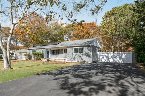 $875,000 | 21 Woodridge Road, Hampton Bays, NY 11946