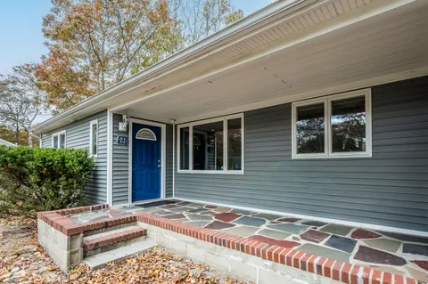 $875,000 | 21 Woodridge Road, Hampton Bays, NY 11946