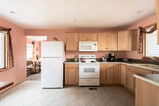 $875,000 | 21 Woodridge Road, Hampton Bays, NY 11946