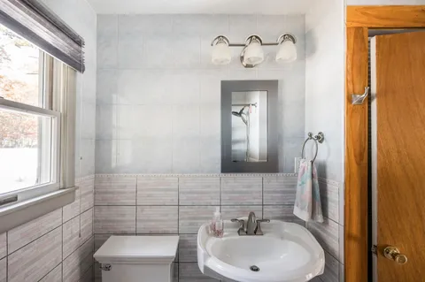 $875,000 | 21 Woodridge Road, Hampton Bays, NY 11946