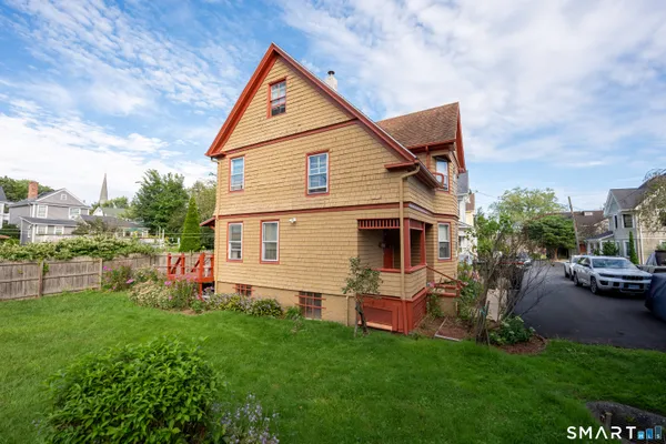 $299,000 | 17 Borodell Place, New London, CT 06320