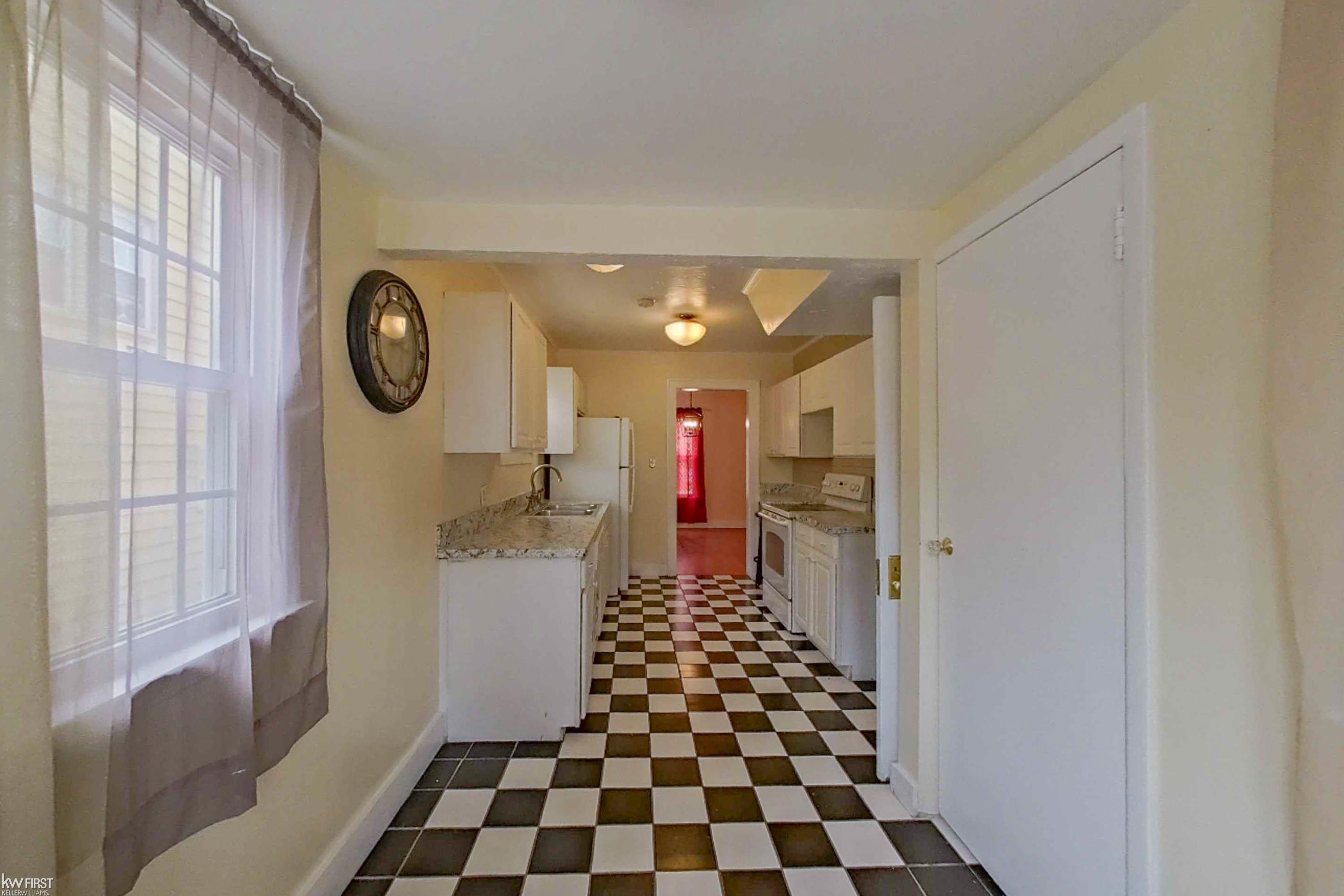 48 East Iroquois Road Pontiac, MI 48341 - Photo 13 of 52