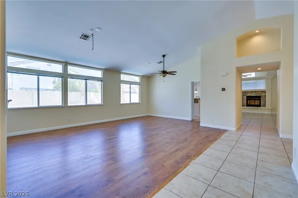 $3,500 | 968 East Robindale Road, Las Vegas, NV 89123