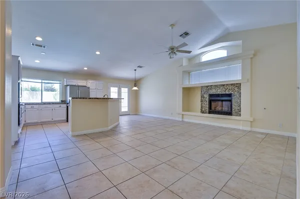 $3,500 | 968 East Robindale Road, Las Vegas, NV 89123