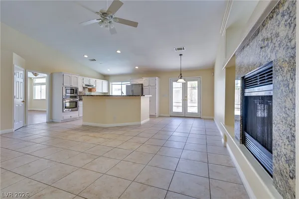 $3,500 | 968 East Robindale Road, Las Vegas, NV 89123