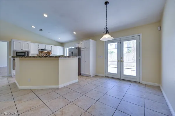 $3,500 | 968 East Robindale Road, Las Vegas, NV 89123