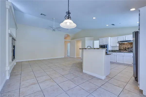 $3,500 | 968 East Robindale Road, Las Vegas, NV 89123