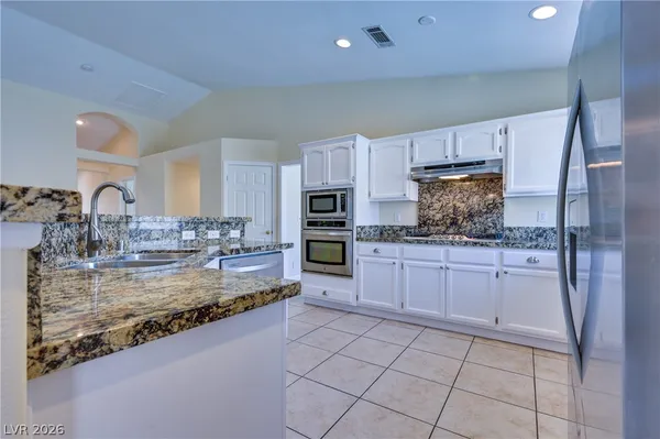 $3,500 | 968 East Robindale Road, Las Vegas, NV 89123