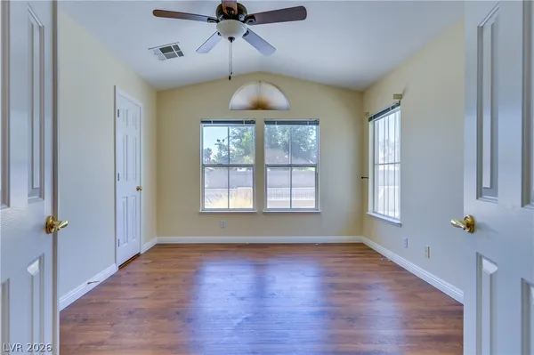 $3,500 | 968 East Robindale Road, Las Vegas, NV 89123