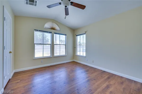 $3,500 | 968 East Robindale Road, Las Vegas, NV 89123