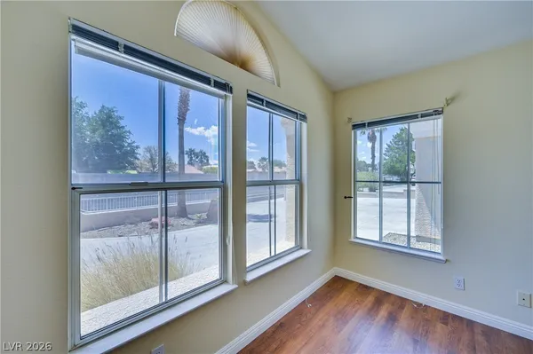$3,500 | 968 East Robindale Road, Las Vegas, NV 89123