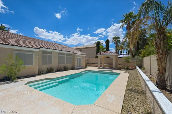 $3,500 | 968 East Robindale Road, Las Vegas, NV 89123