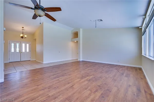 $3,500 | 968 East Robindale Road, Las Vegas, NV 89123