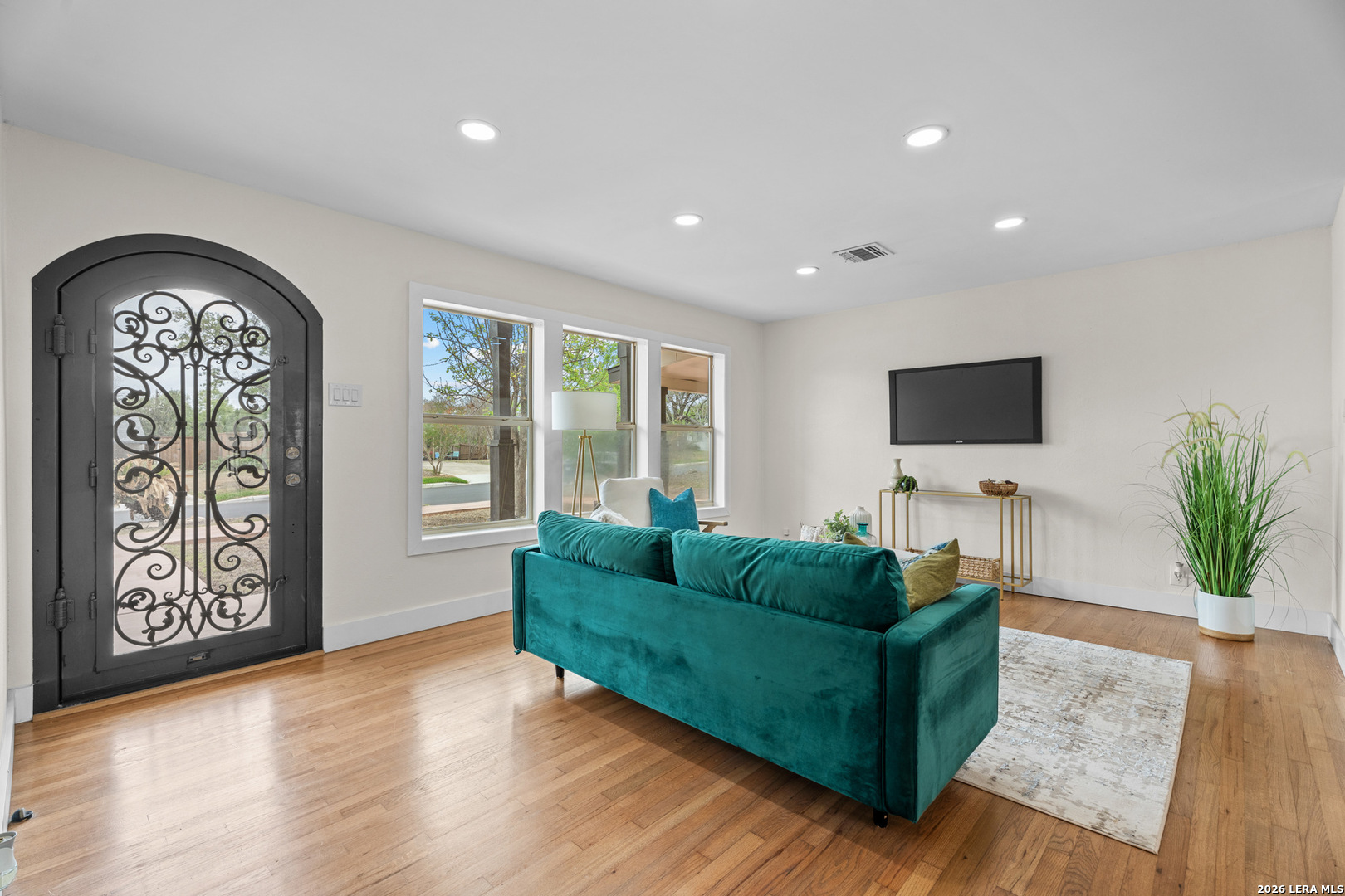 1153 Garraty Road Terrell Hills, TX 78209 - Photo 8 of 41