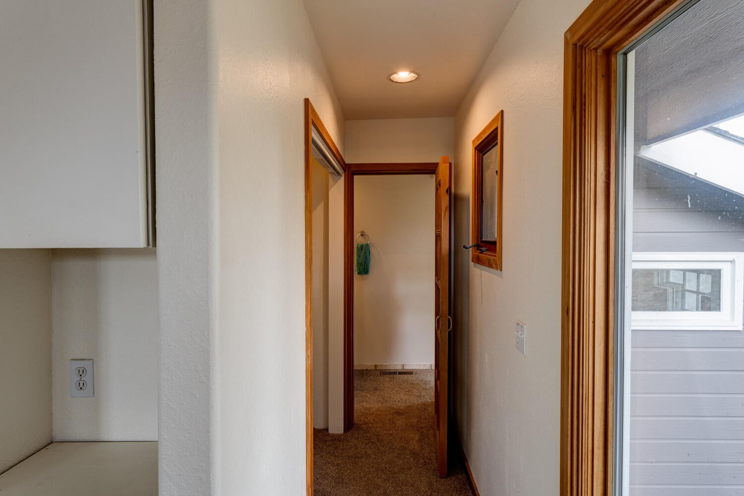 64925 McGrath Road Bend, OR 97701 - Photo 29 of 51 Hallway to master bath