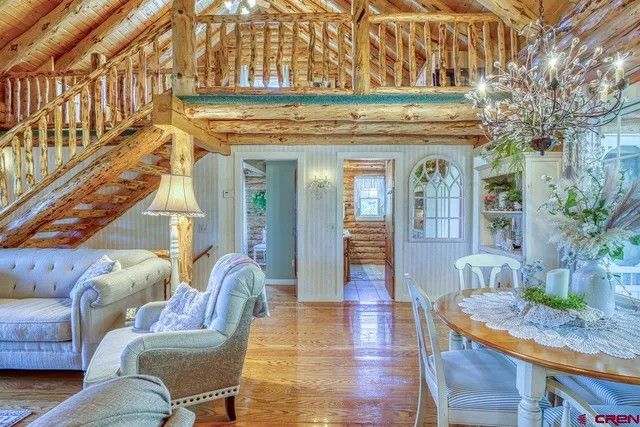 a view of livingroom with furniture