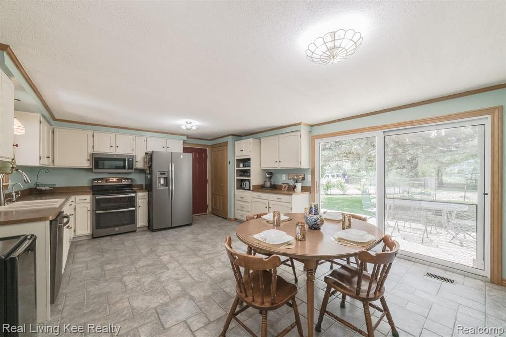 3875 Metamora Road Oxford, MI 48371 - Photo 9 of 36