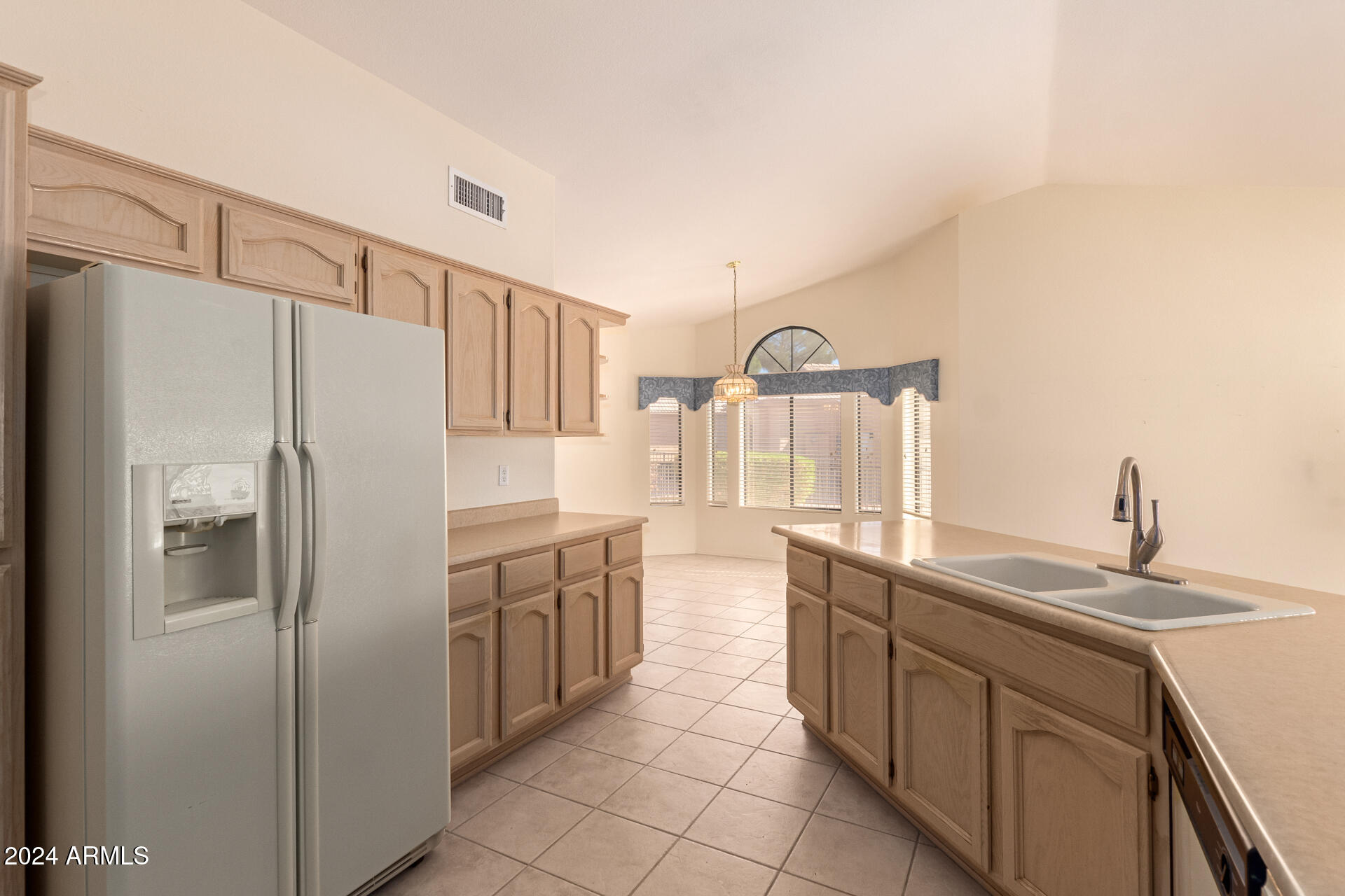 15271 Piccadilly Road Goodyear, AZ 85395 - Photo 8 of 15 Light and Bright Kitchen