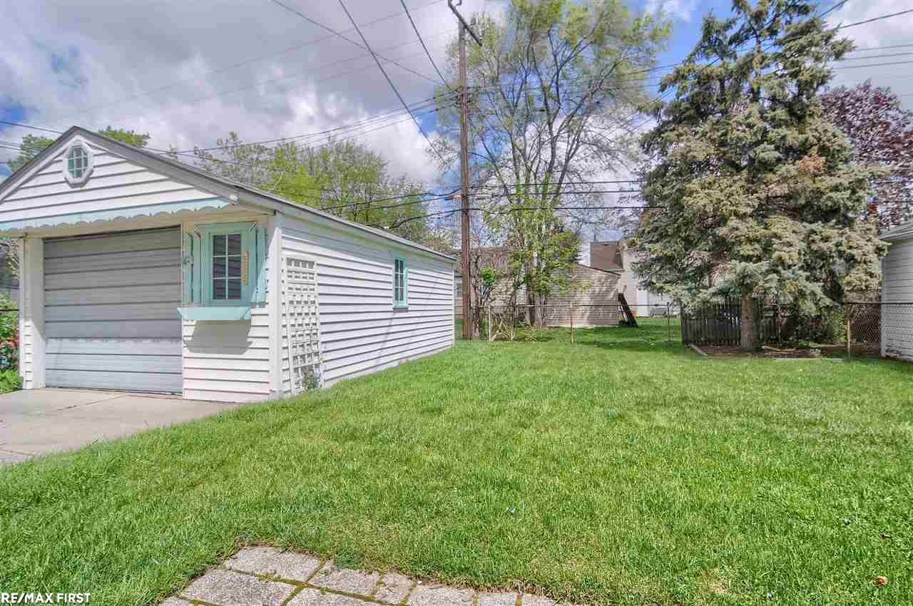 8069 Standard Street Center Line, MI 48015 - Photo 25 of 26 50040465-24.JPG